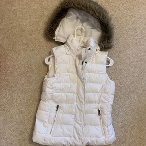 Banana Republic white fur hood puffer vest (XS)